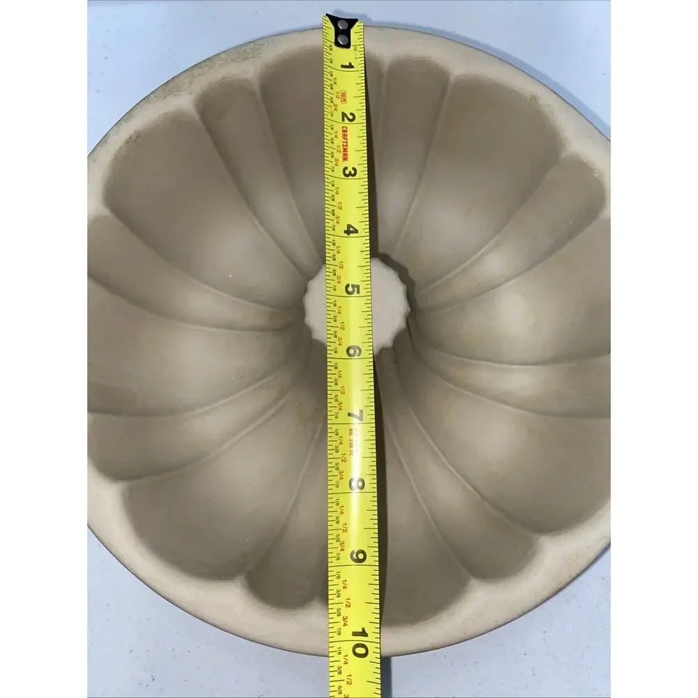 Pampered Chef Family Heritage Fluted Bundt Cake Stoneware Pan Full Size 10" USA - Picture 6 of 9